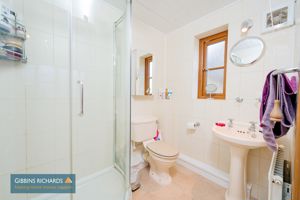 Shower room- click for photo gallery